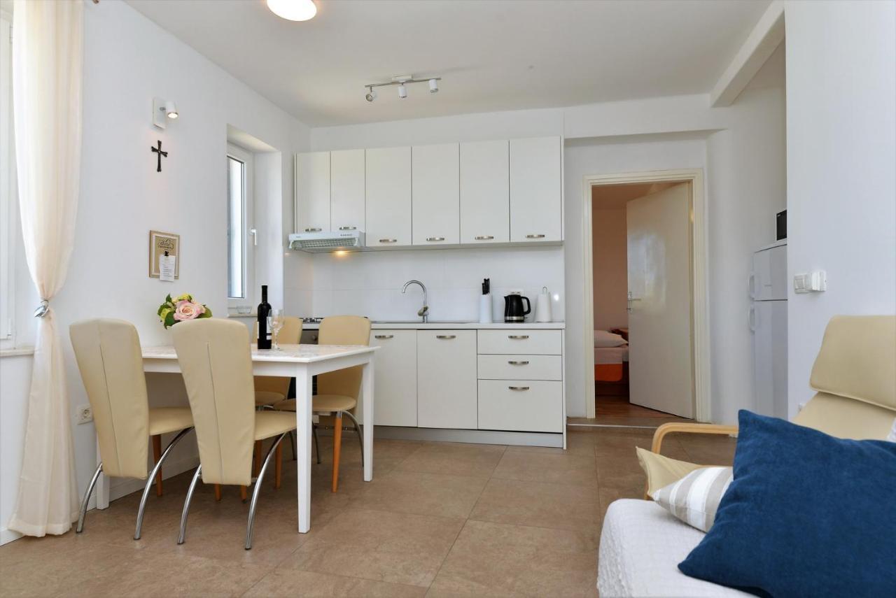 Beach Apartment Vami With Sea View Murter Dış mekan fotoğraf