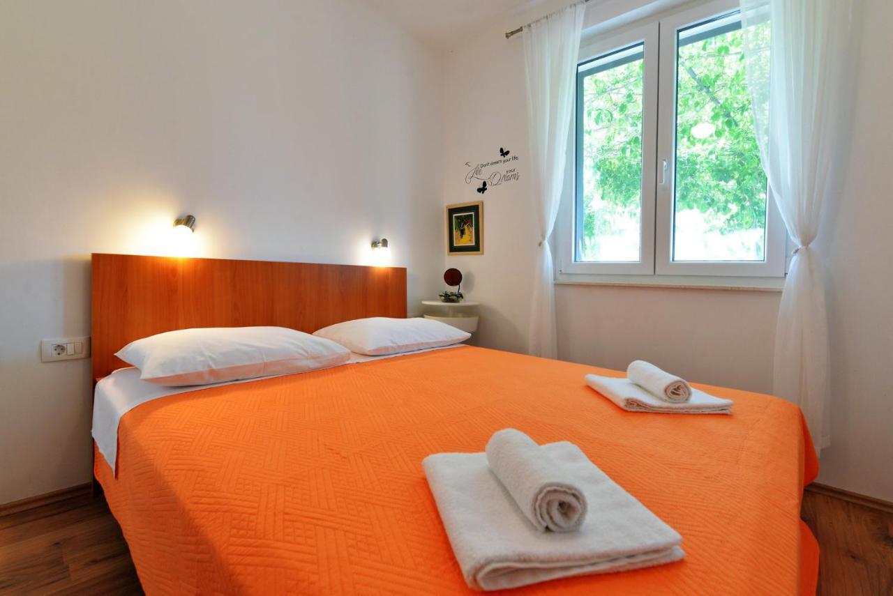 Beach Apartment Vami With Sea View Murter Dış mekan fotoğraf