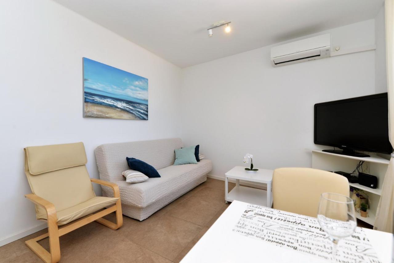 Beach Apartment Vami With Sea View Murter Dış mekan fotoğraf