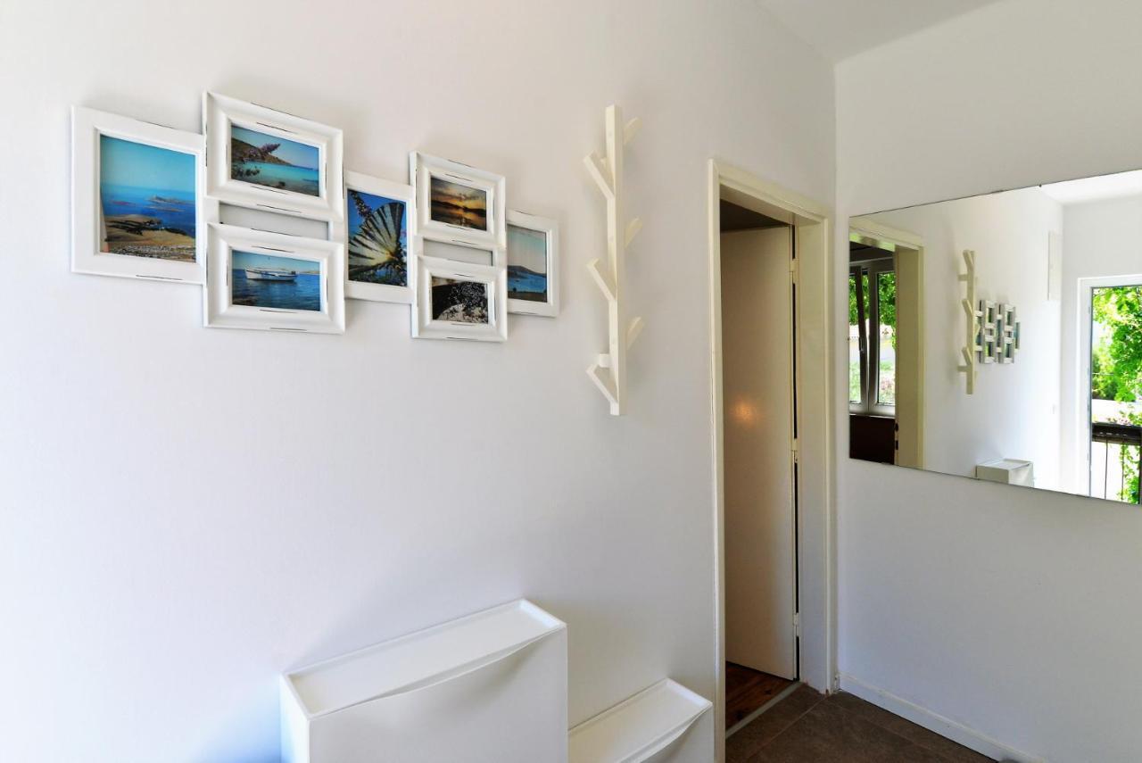 Beach Apartment Vami With Sea View Murter Dış mekan fotoğraf