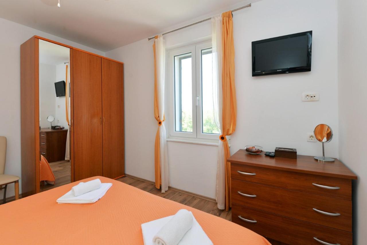 Beach Apartment Vami With Sea View Murter Dış mekan fotoğraf