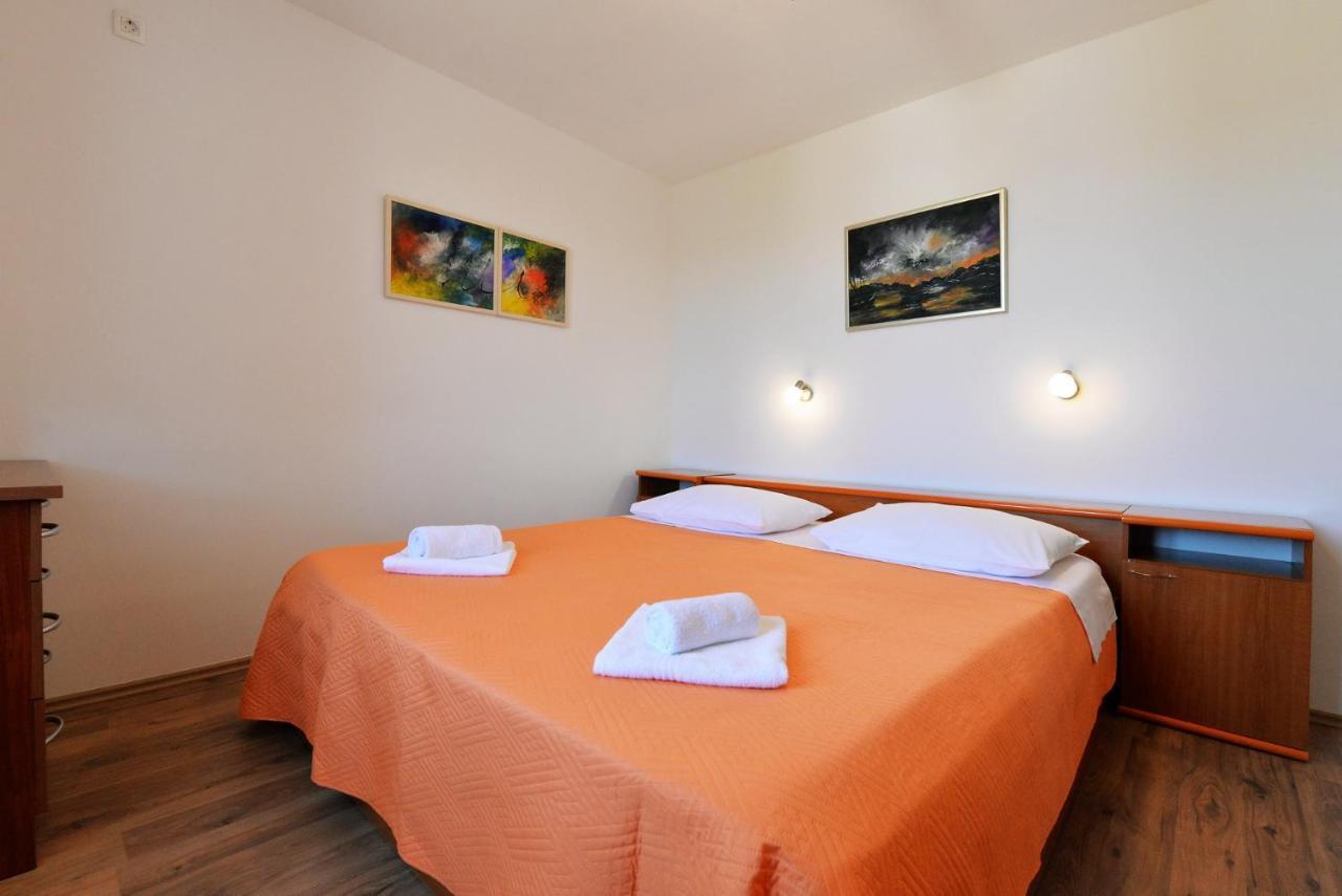 Beach Apartment Vami With Sea View Murter Dış mekan fotoğraf