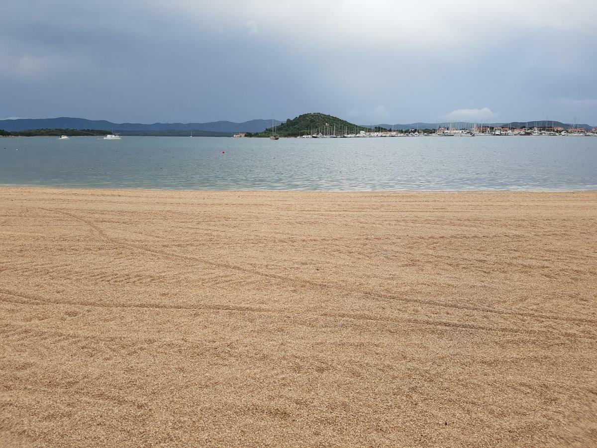 Beach Apartment Vami With Sea View Murter Dış mekan fotoğraf